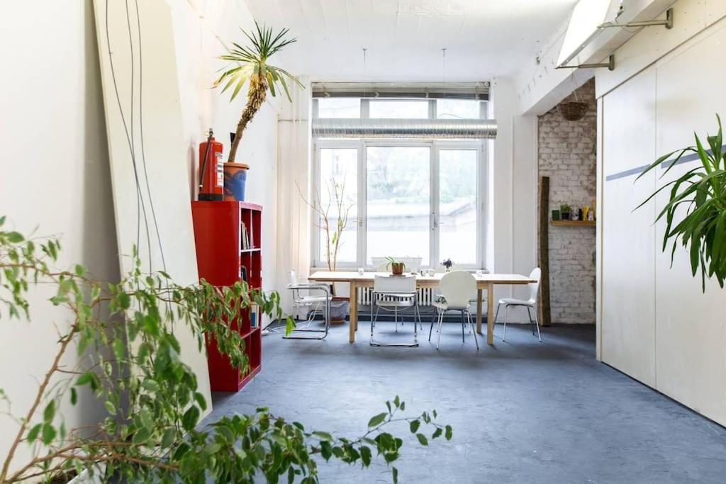 200Qm Loft For Friends And Family - On The Spree! Leilighet Berlin Eksteriør bilde
