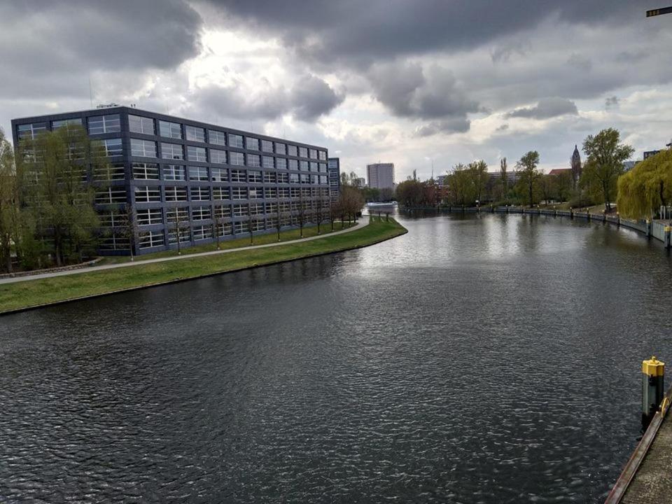 200Qm Loft For Friends And Family - On The Spree! Leilighet Berlin Eksteriør bilde